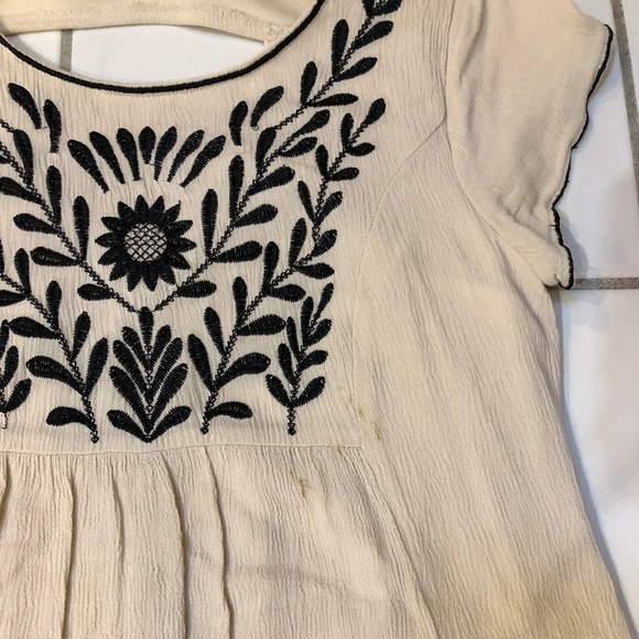 Cream and black detailed short dress. - Picture 2 of 5